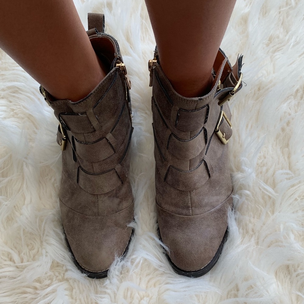 Report booties !